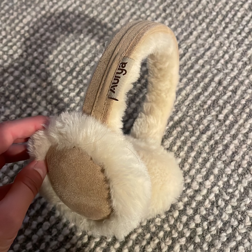 Fuzz ear muffs - Picture 2 of 2